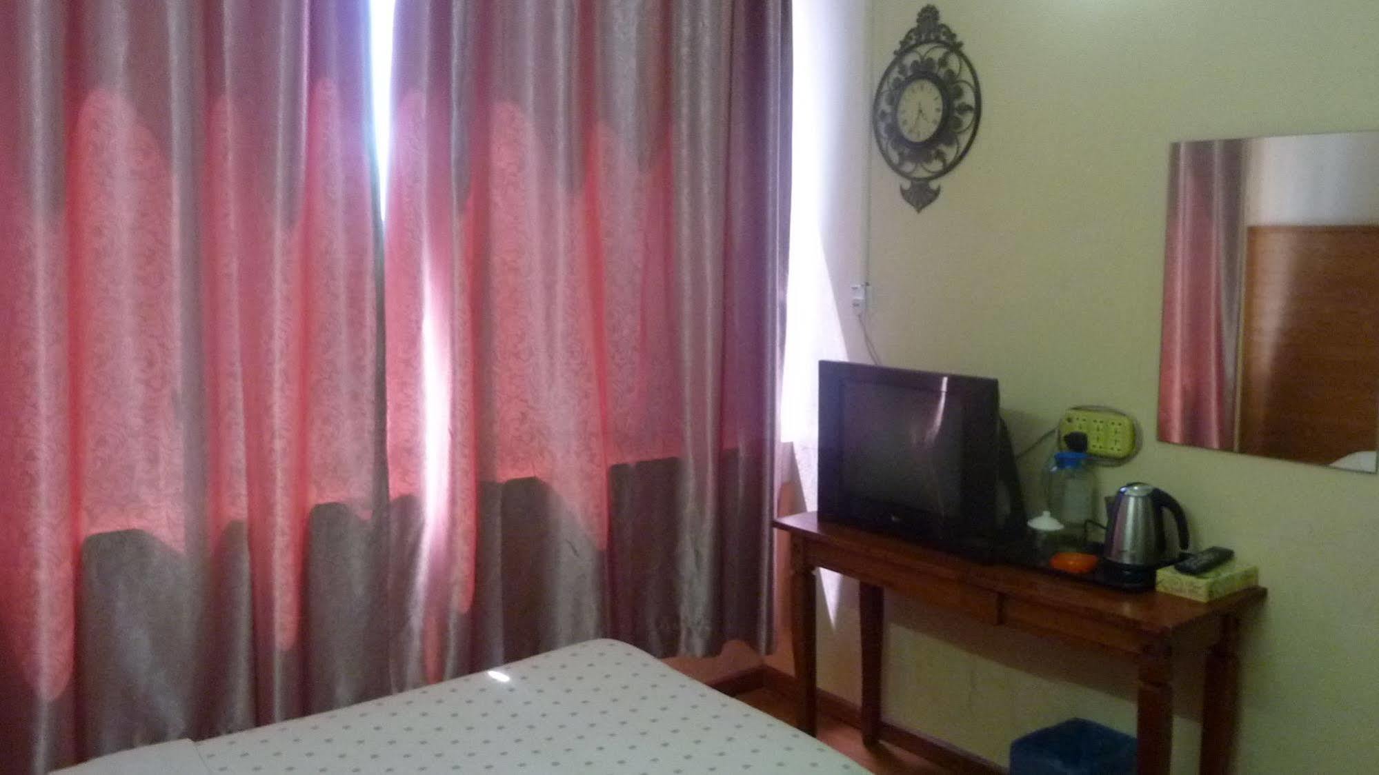 7 Hung Hung Inn Kota Kinabalu Exterior foto